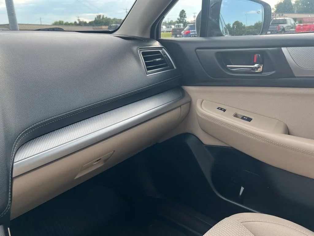 Used 2018 White Subaru 2.5i Premium image 16