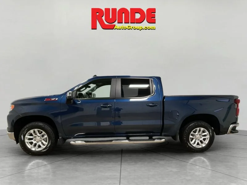 Used 2023 Northsky Blue Metallic Chevrolet LT image 3