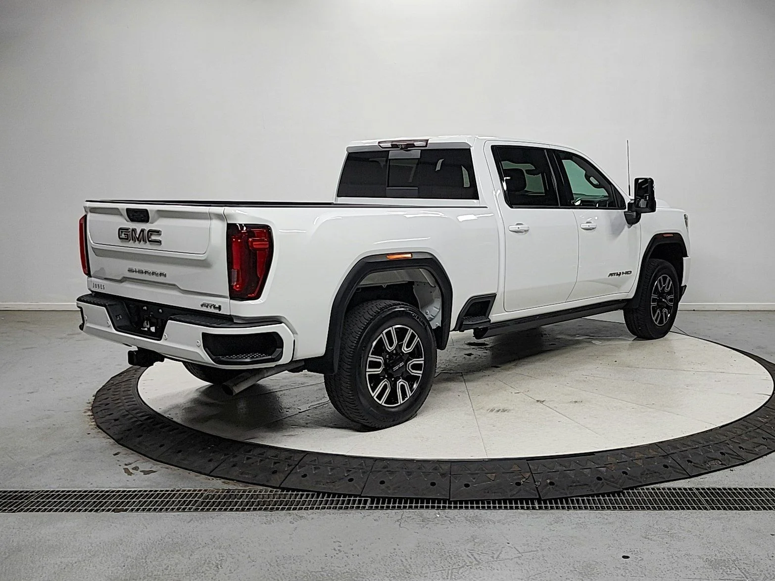 Used 2022 White GMC AT4 image 8