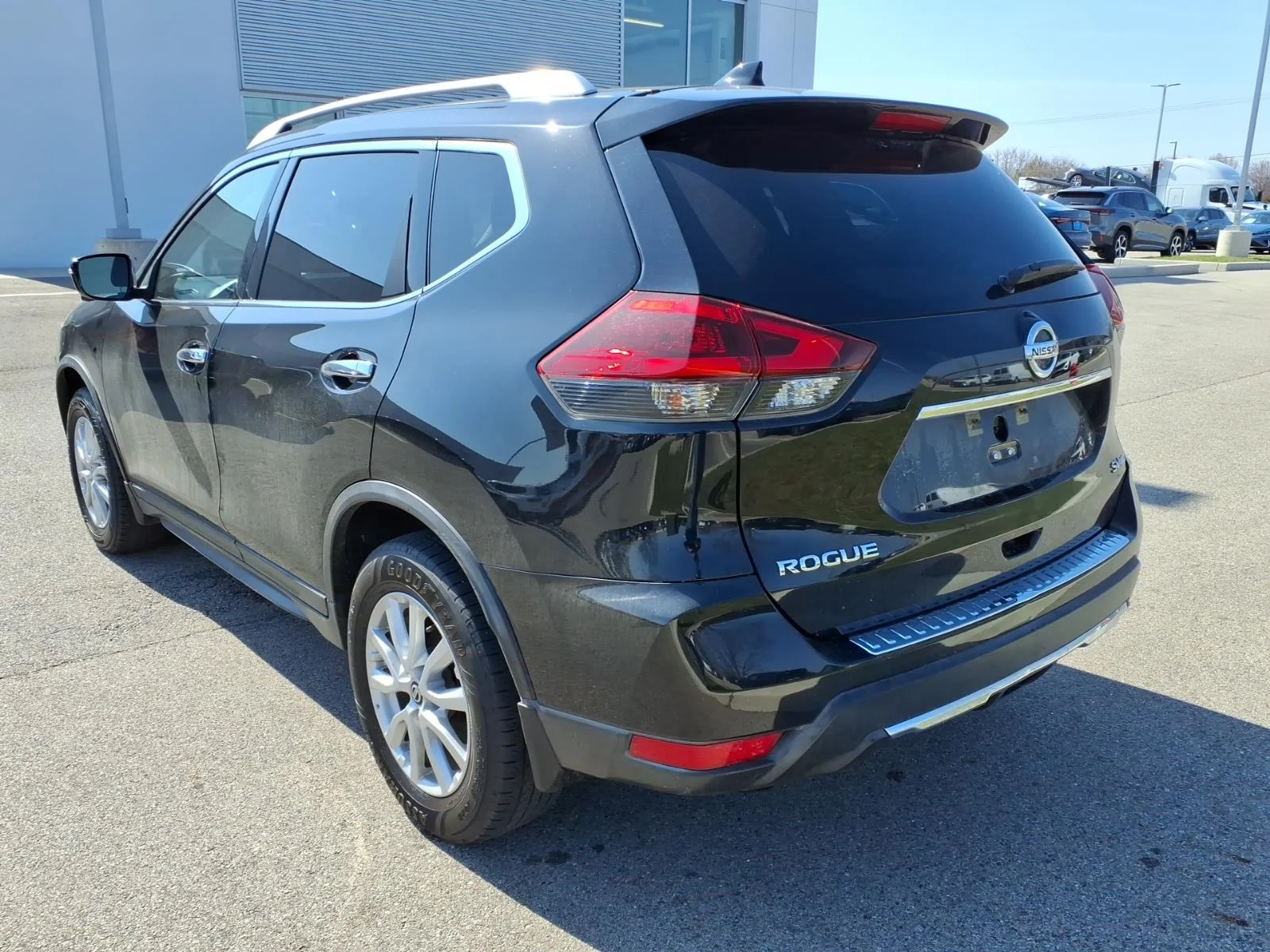 Used 2018 Black Nissan AWD SV image 5