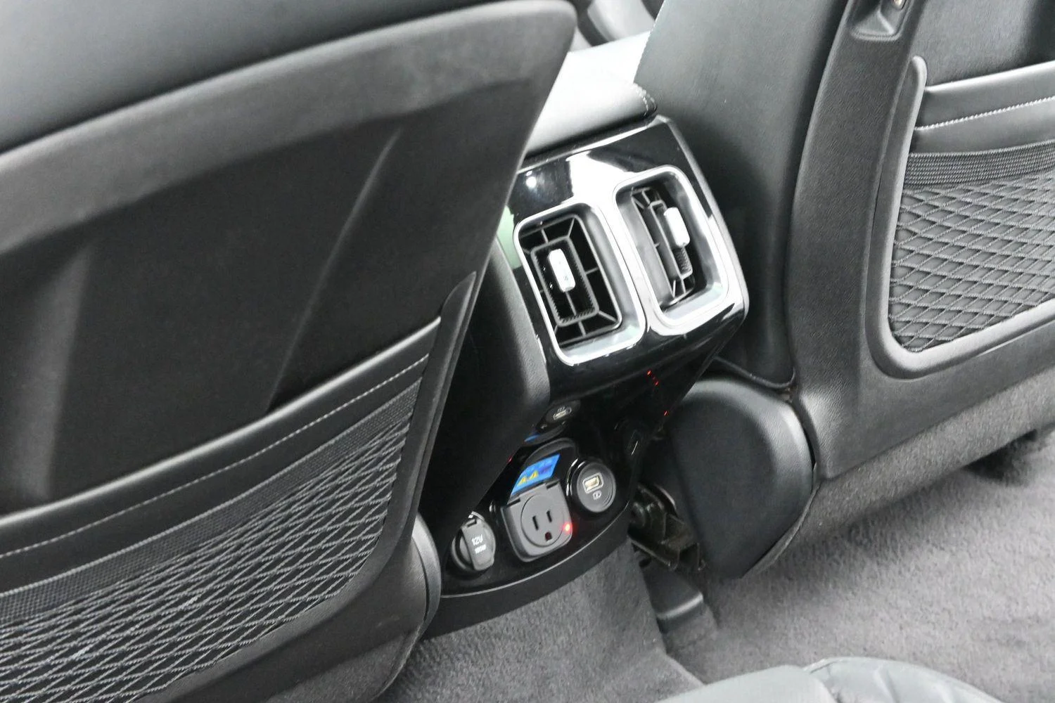 Used 2023 Wolf Gray Kia X-Line SX Prestige image 35