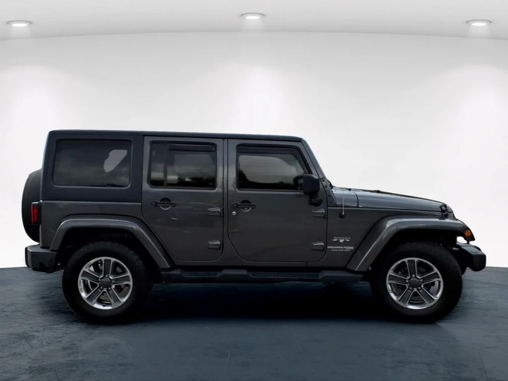 Used 2018 Gray Jeep Unlimited Sahara image 5
