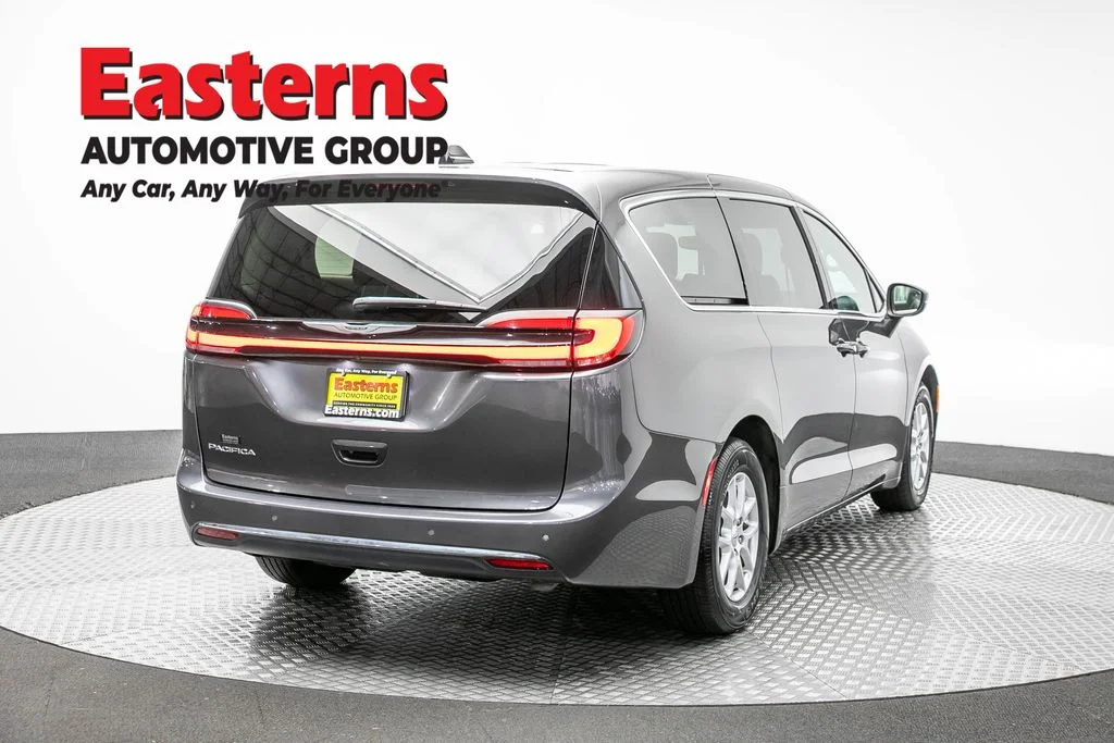 Used 2023 Gray Chrysler Touring L image 5