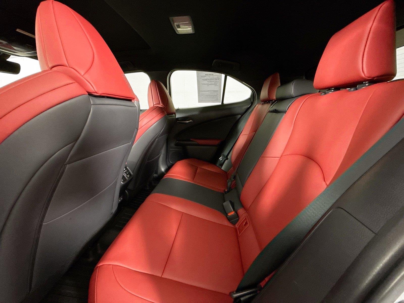 Used 2024 Iridium w/ Obsidian Roof Lexus UX 250h F SPORT Handling image 32