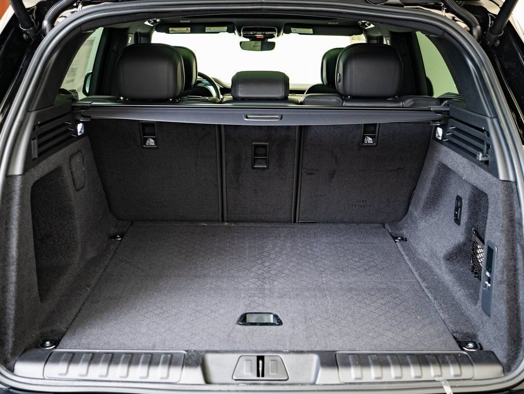 Used 2026 Santorini Black Land Rover SE image 19