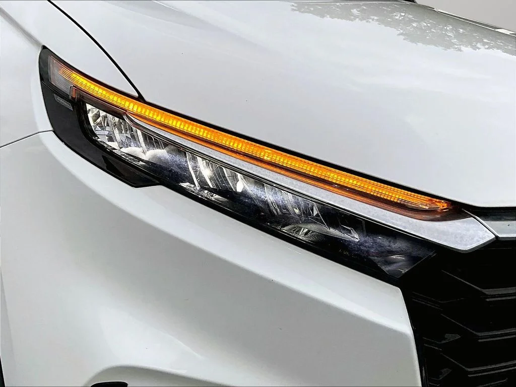 Used 2023 Platinum White Pearl Honda EX-L image 33