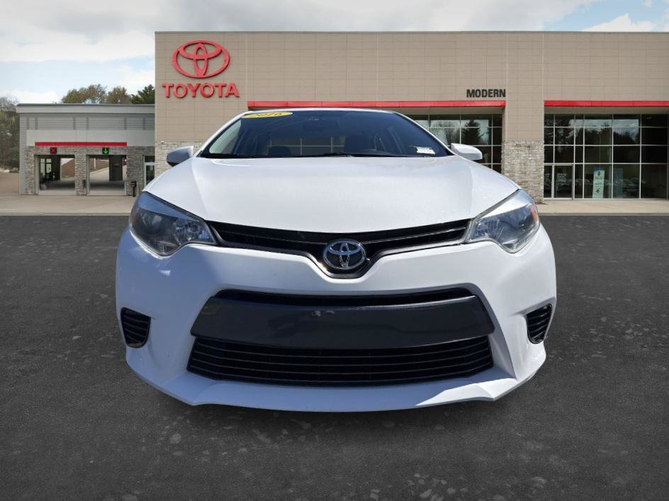 Used 2016 Super White Toyota LE image 3