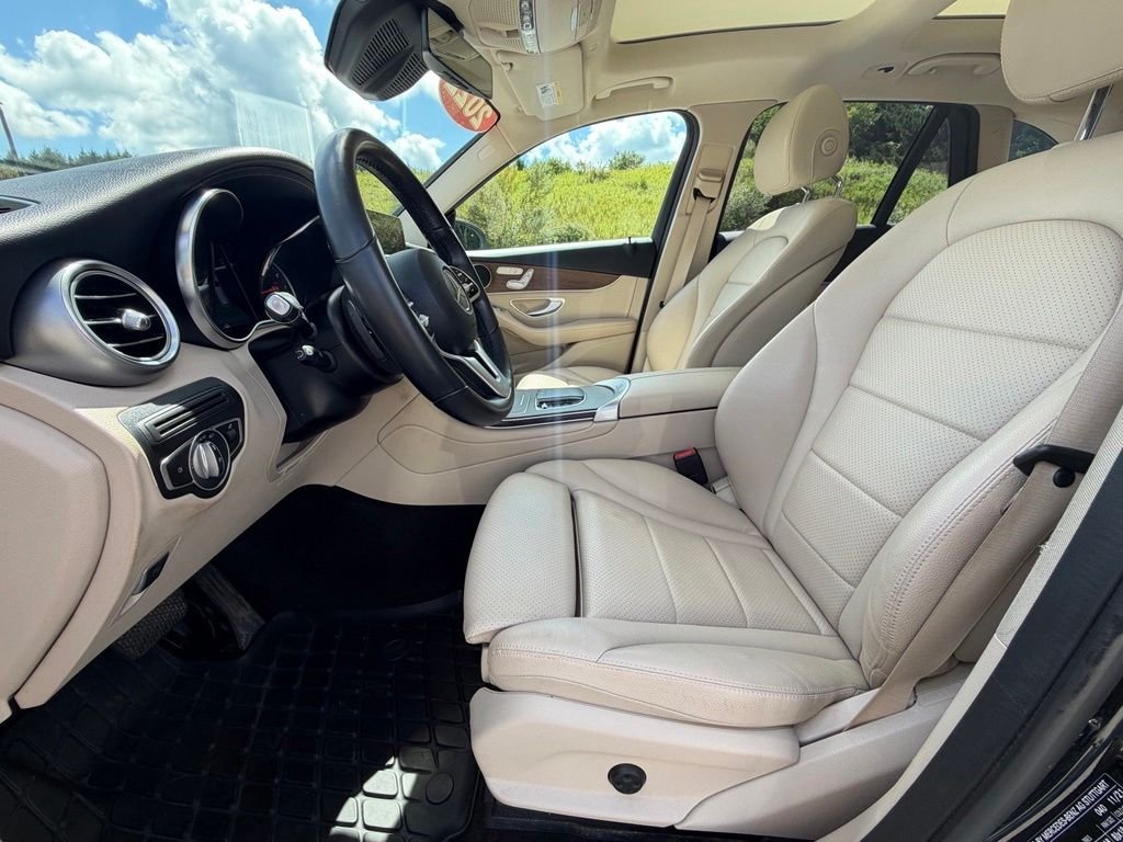 Used 2022 Black Mercedes-Benz GLC 300 image 15