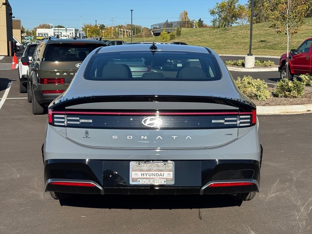 2026 Hyundai Sonata SEL Sport photo 2