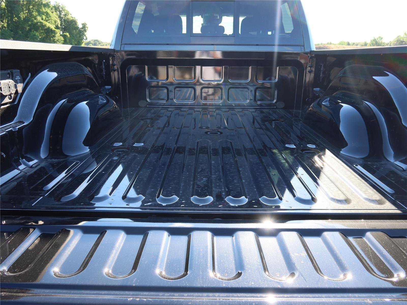 New 2026 Diamond Black Crystal Pearl-Coat Exterior Paint RAM Warlock image 5