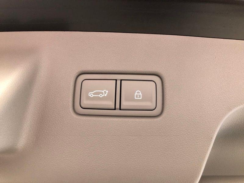 New 2026 Black Hyundai SEL 7P image 9
