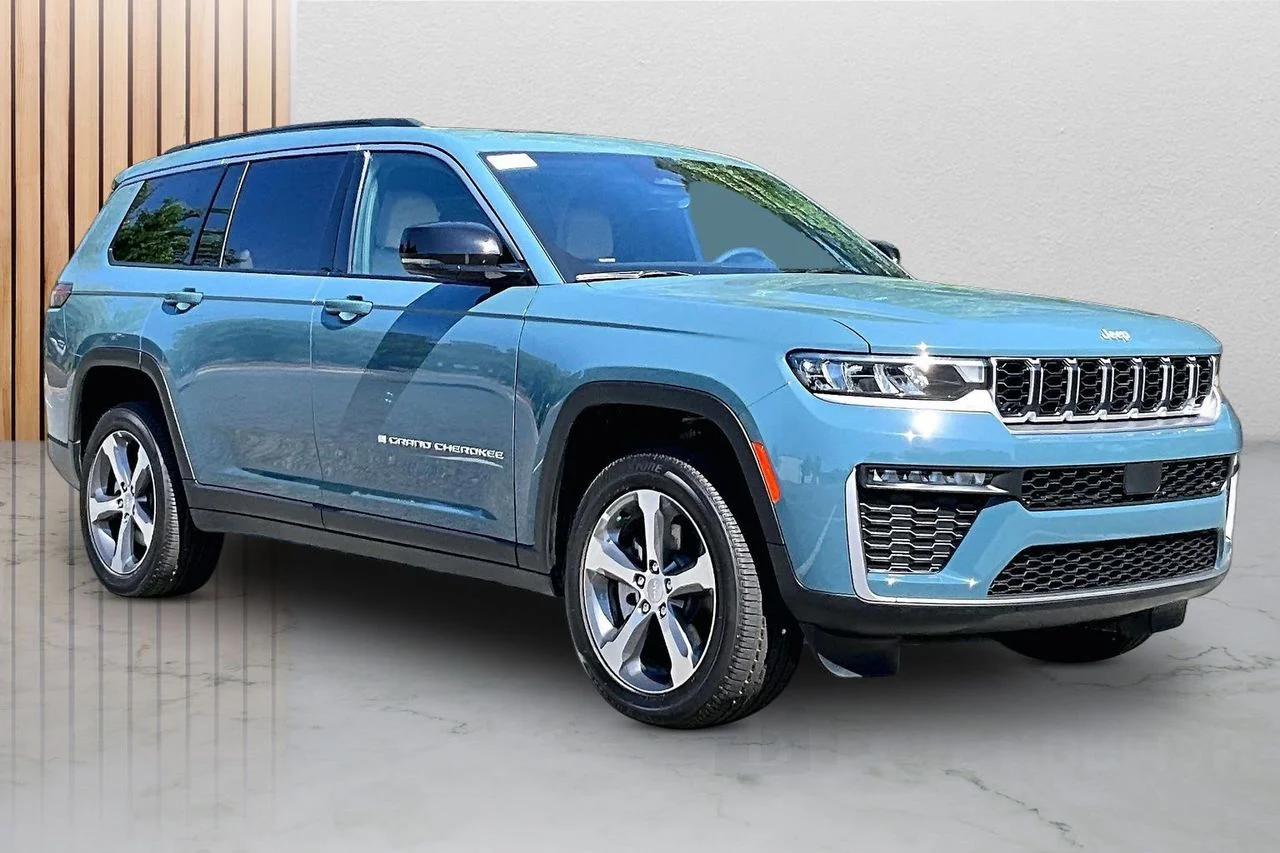 New 2026 Steel Blue Exterior Paint Jeep Limited image 2