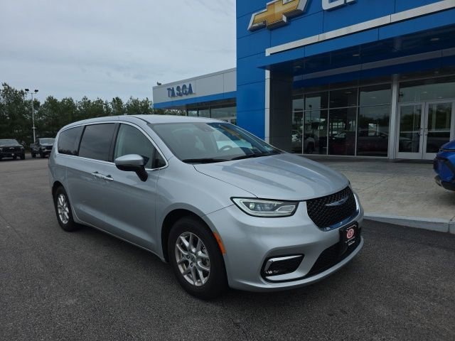 2023 Chrysler Pacifica Touring L's photo