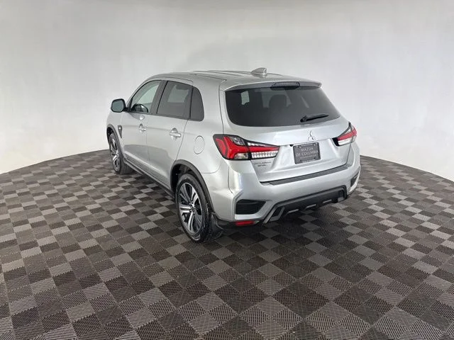 Used 2023  Mitsubishi 2.0 SE image 7