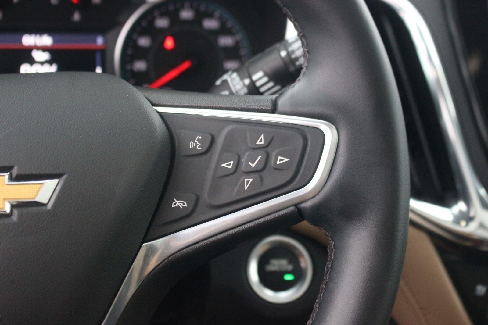 Used 2023 Iridescent Pearl Tricoat Chevrolet Premier image 20