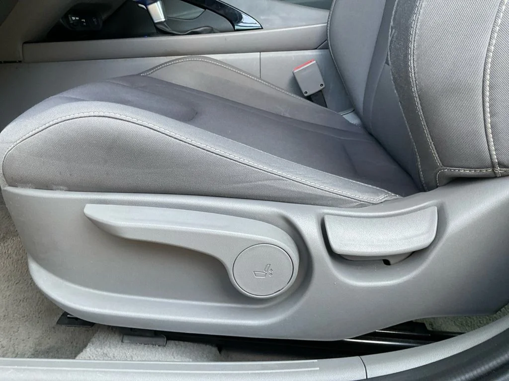 Used 2025 Gray Hyundai SEL Convenience image 34