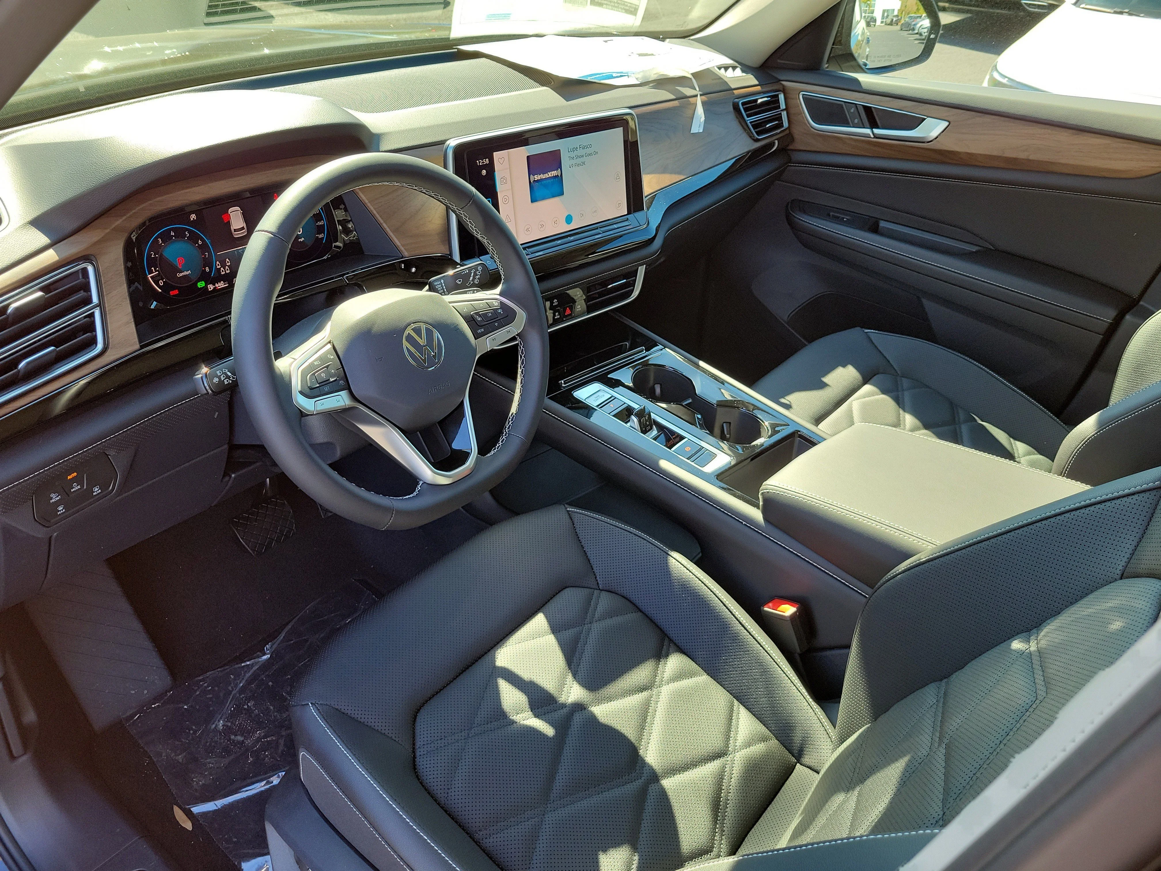 New 2026 Black Volkswagen SE w/Technology image 21