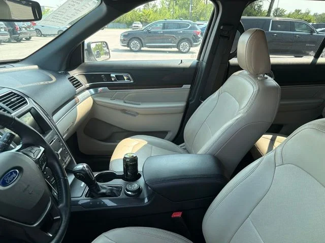 Used 2018 Silver Ford Limited image 10