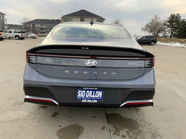 New 2026 Transmission Blue Hyundai SE image 4