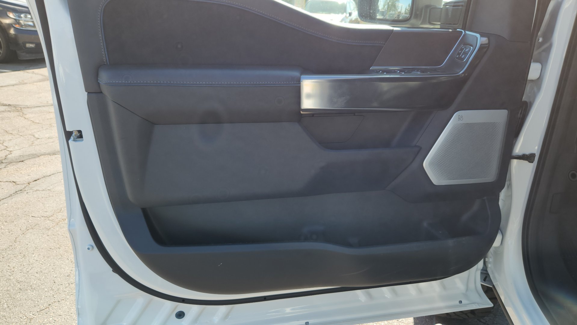 New 2026 Star White Metallic Tri-Coat Ford Platinum image 12