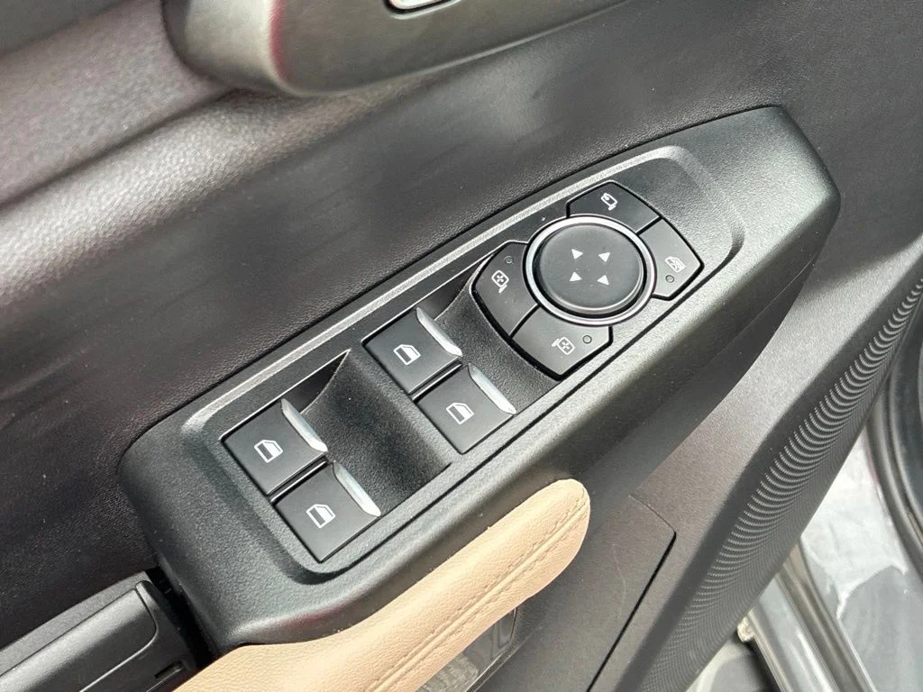Used 2025 Gray Ford XLT image 21
