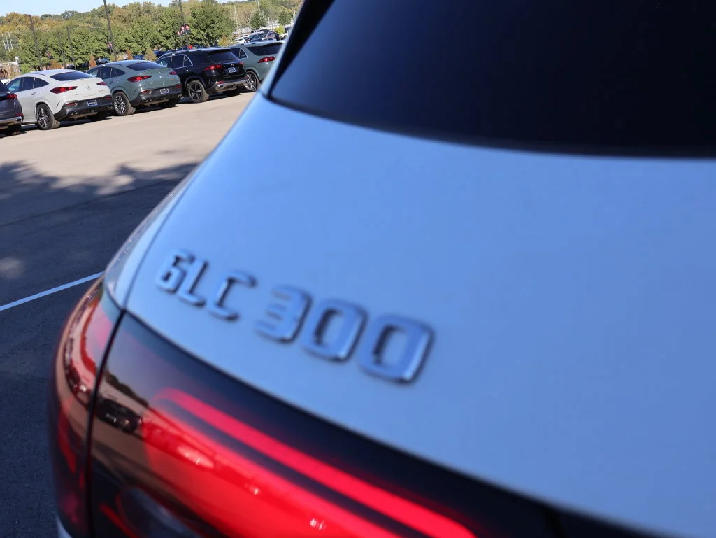 New 2026 Polar White Mercedes-Benz GLC 300 image 15