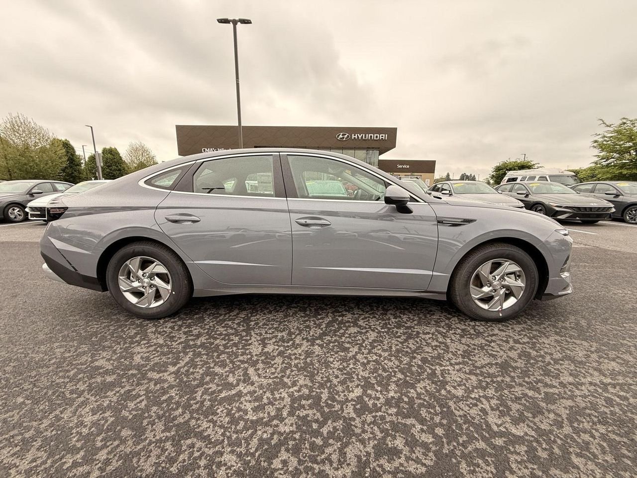 New 2026 Transmission Blue Hyundai SE image 3