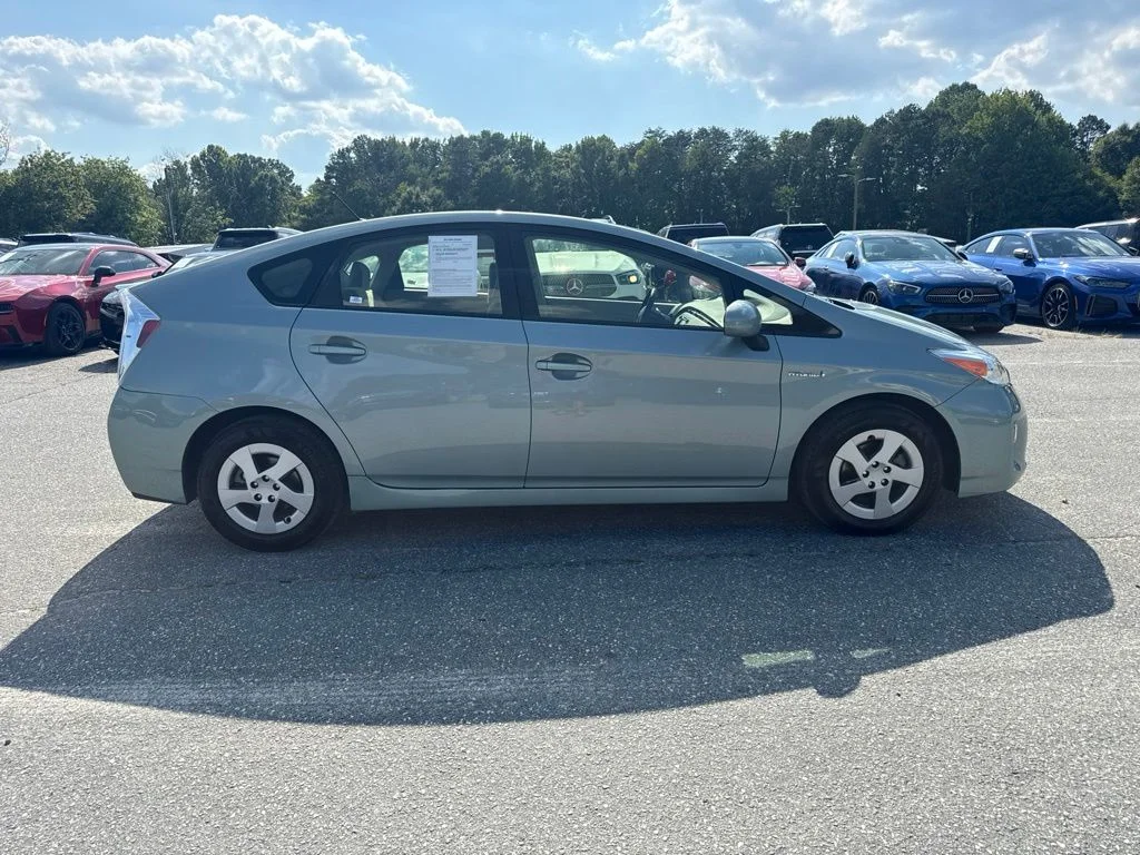 Used 2013 Beige Toyota Three image 6