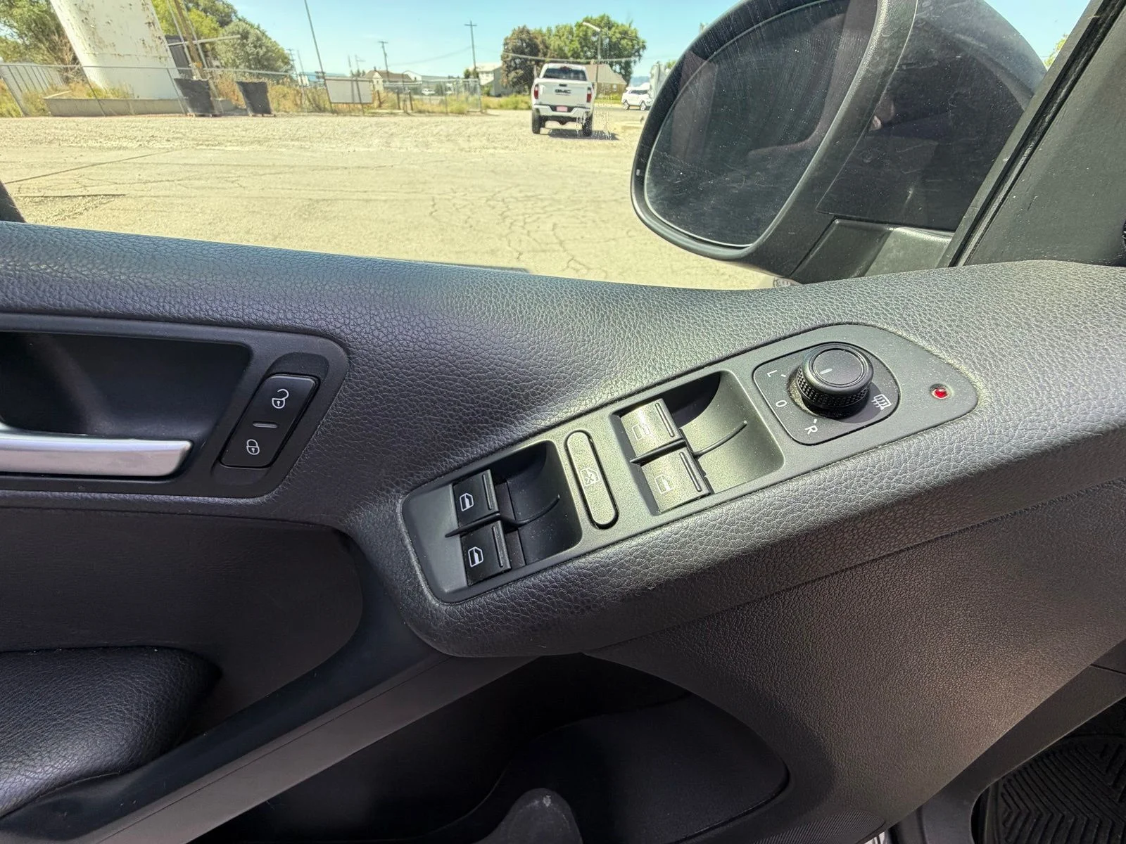 Used 2016 Gray Volkswagen S image 8