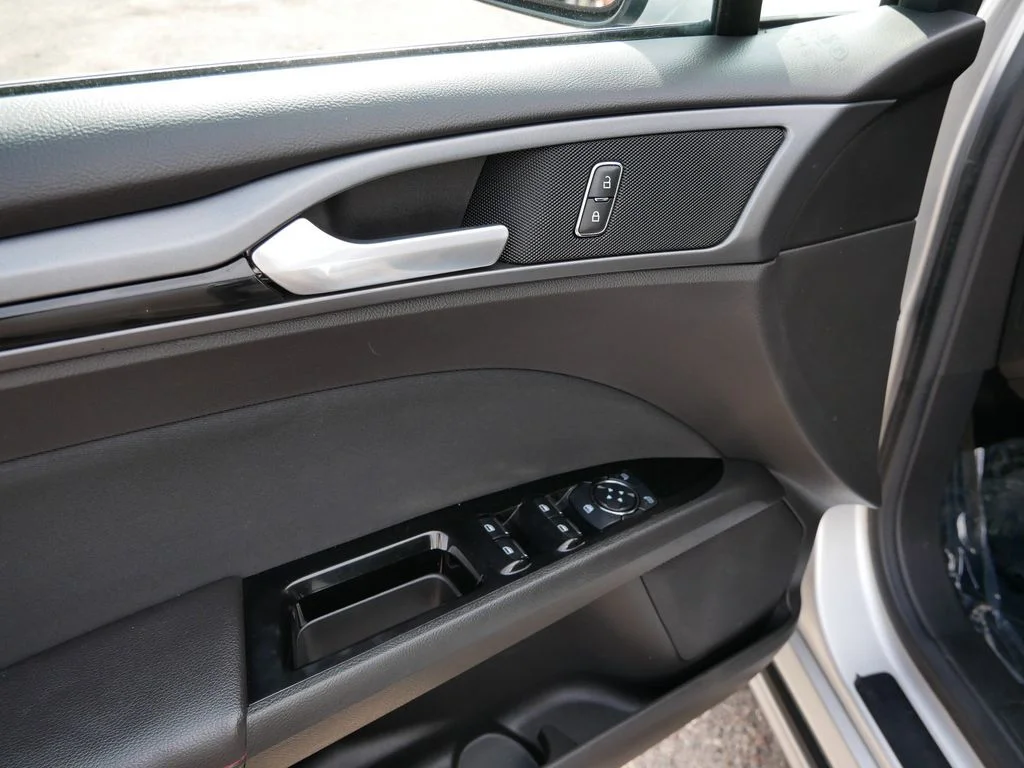Used 2014 Silver Ford SE image 15