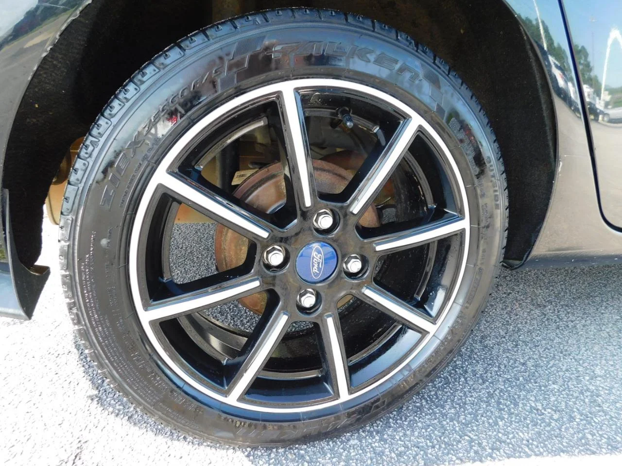 Used 2018 Black Ford SE SEDAN image 9
