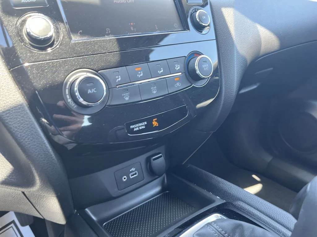 Used 2022 White Nissan S image 18