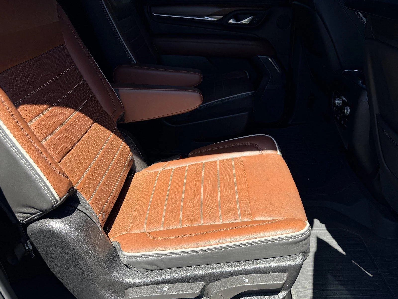Used 2024 Sterling Metallic GMC Denali Ultimate image 10
