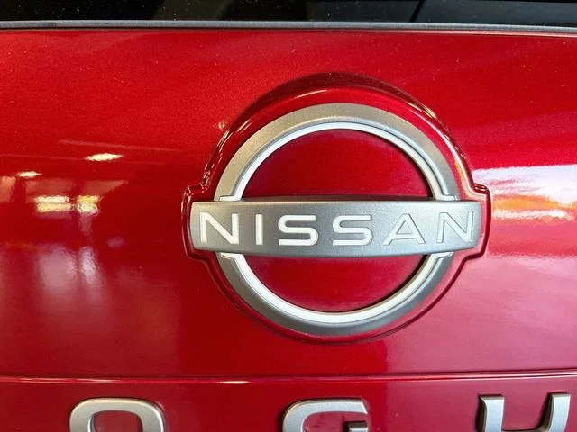 Used 2025 Red Nissan SL image 11