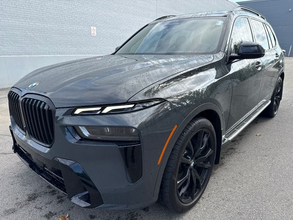 Used 2024 Gray BMW xDrive40i image 1