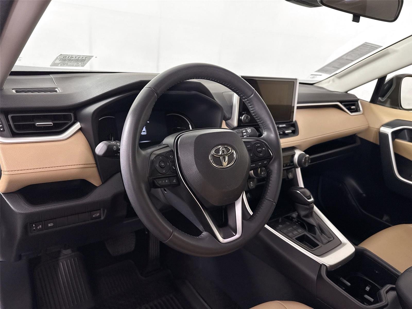 Used 2025 Midnight Black Metallic Toyota XLE Premium image 4