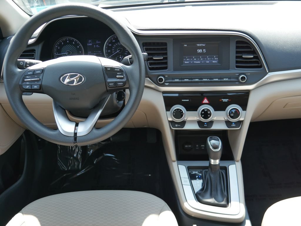 Used 2019 Red Hyundai SE image 16