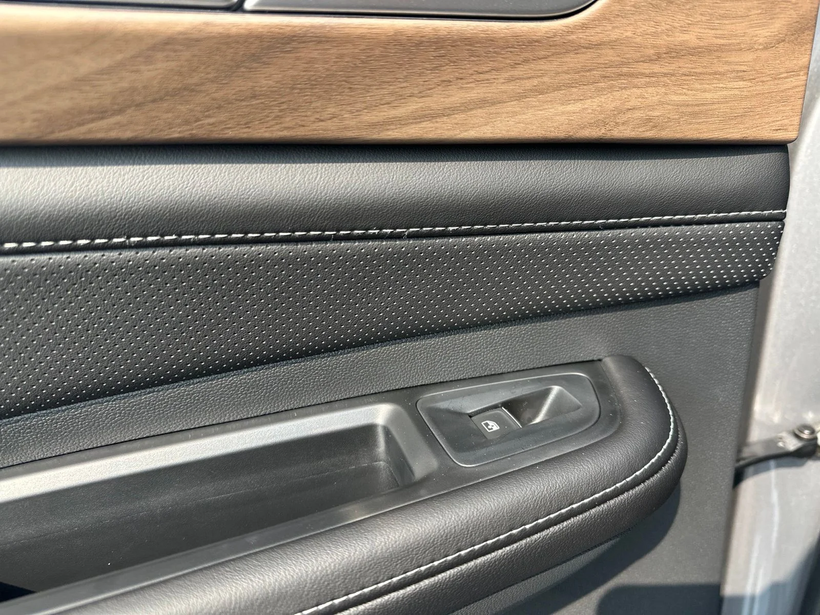 2026 Volkswagen Atlas SE w/Tech - Photo 31