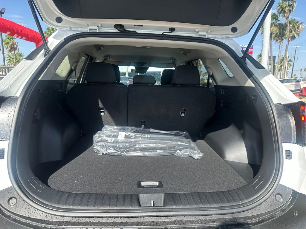 New 2027 White Kia S image 6