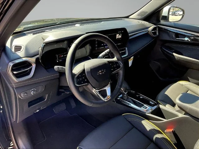 New 2026 Mosaic Black Metallic Chevrolet ACTIV image 7