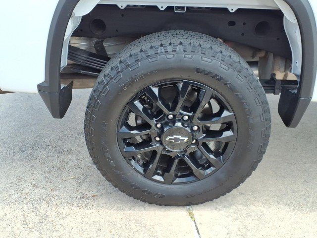 Used 2025 Summit White Chevrolet Custom image 11