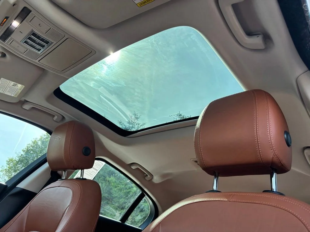 Used 2018  Jaguar 35t Portfolio Limited Edition image 24