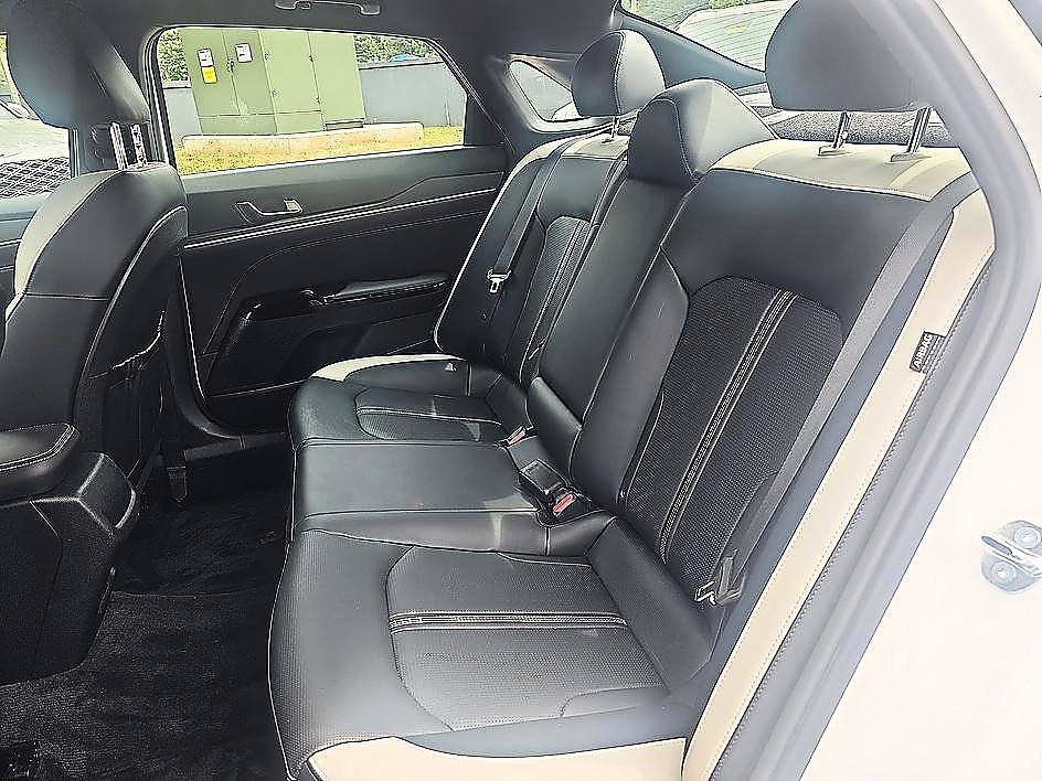 Used 2026 Snow White Pearl Kia GT-Line image 30