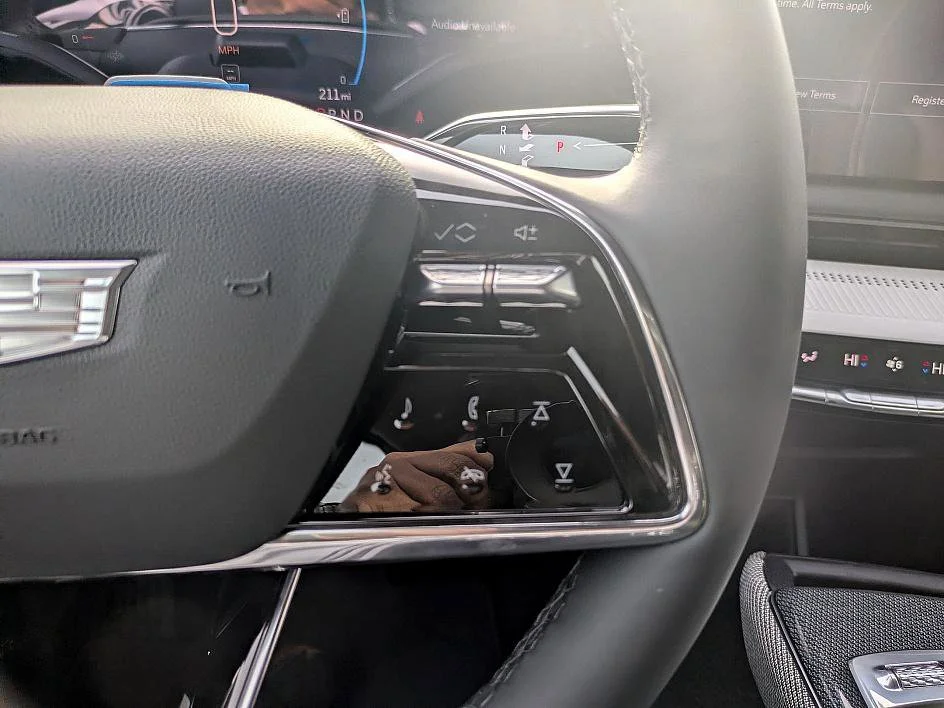 2025 Cadillac OPTIQ Luxury 2 - Photo 17