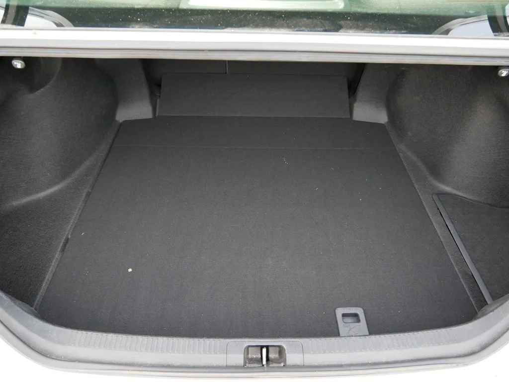 Used 2020 Silver Toyota LE image 11