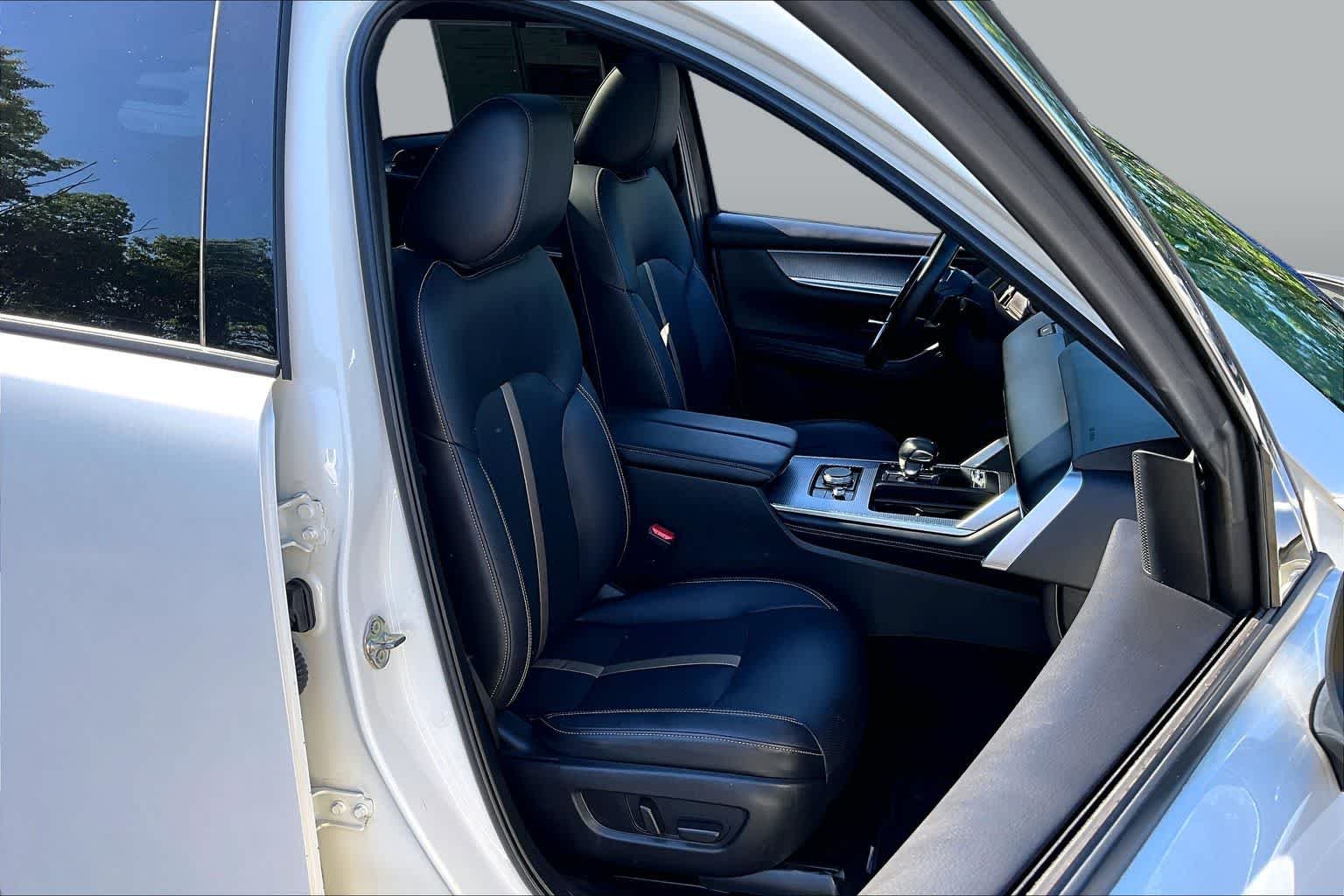 Used 2024 Rhodium White Premium Mazda 3.3 Turbo Premium Plus image 8