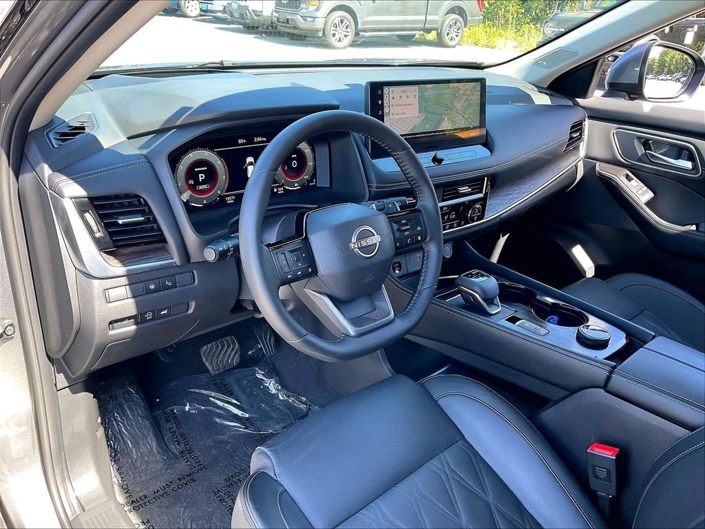 Used 2025 Gun Metallic Nissan Platinum image 8