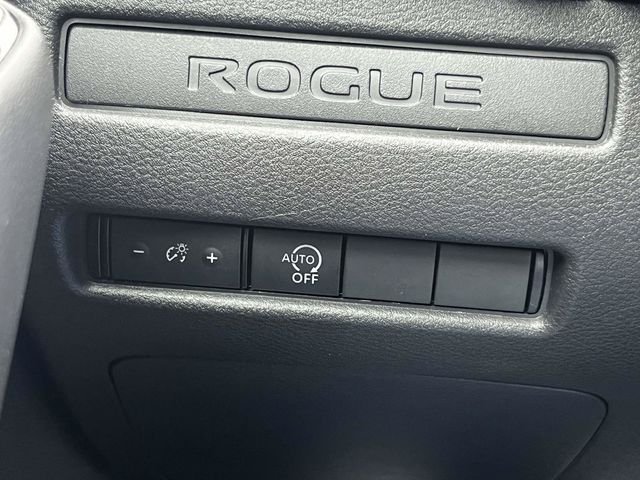 Used 2023 White Nissan S image 23
