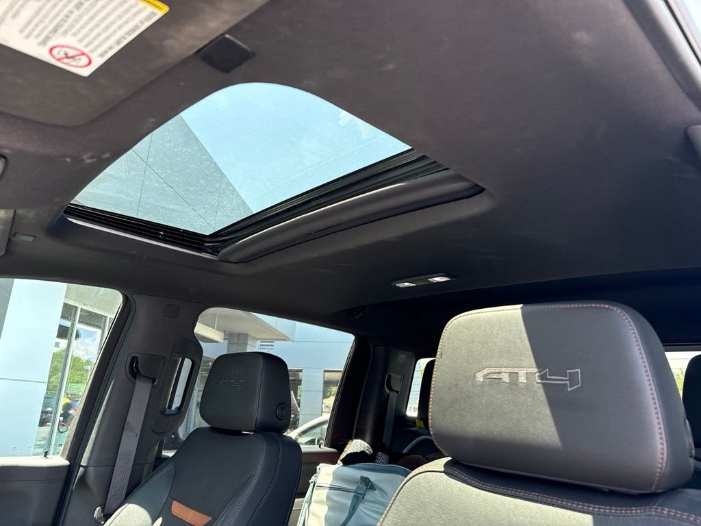 Used 2022 White GMC AT4 image 9