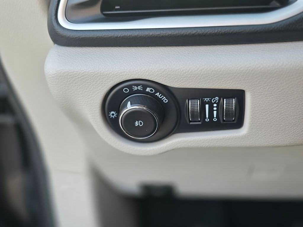 2023 Chrysler Pacifica Touring L - Photo 40
